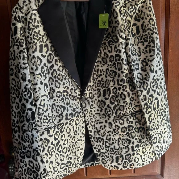 Men's Leopard Print blazer with Black Accents size 3XL but it ran small. - Picture 1 of 2